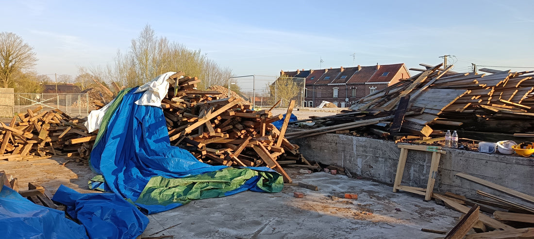 Bancs en bois de réemploi à Artres : une nouvelle vie pour les chevrons de Valboval